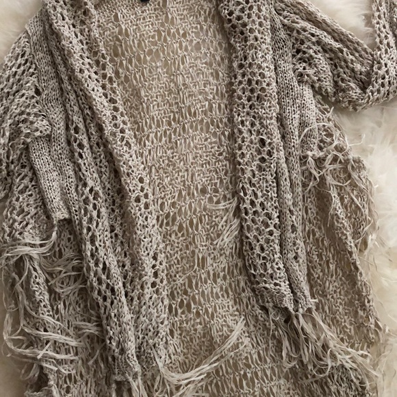 SAKS FIFTH AVENUE beige wrap with sleeves - Picture 3 of 6